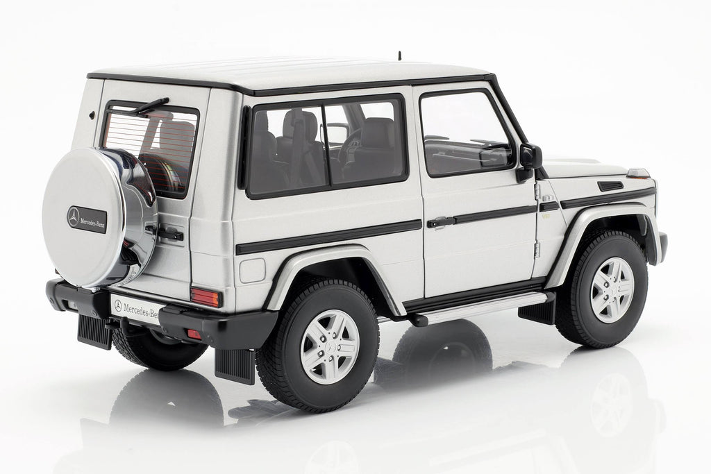 Silver 1/18 Diecast Car Model Z95261