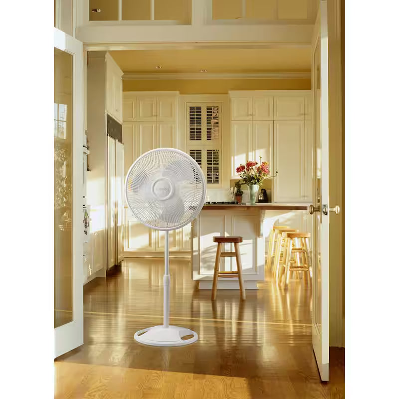White 3 Speed Oscillating Pedestal Fan P665