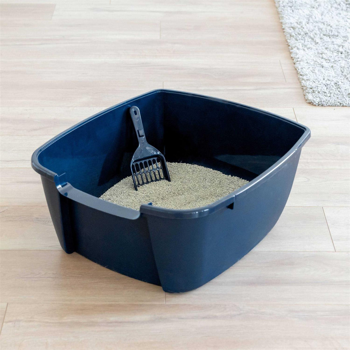 Litter Box with Scoop E9729