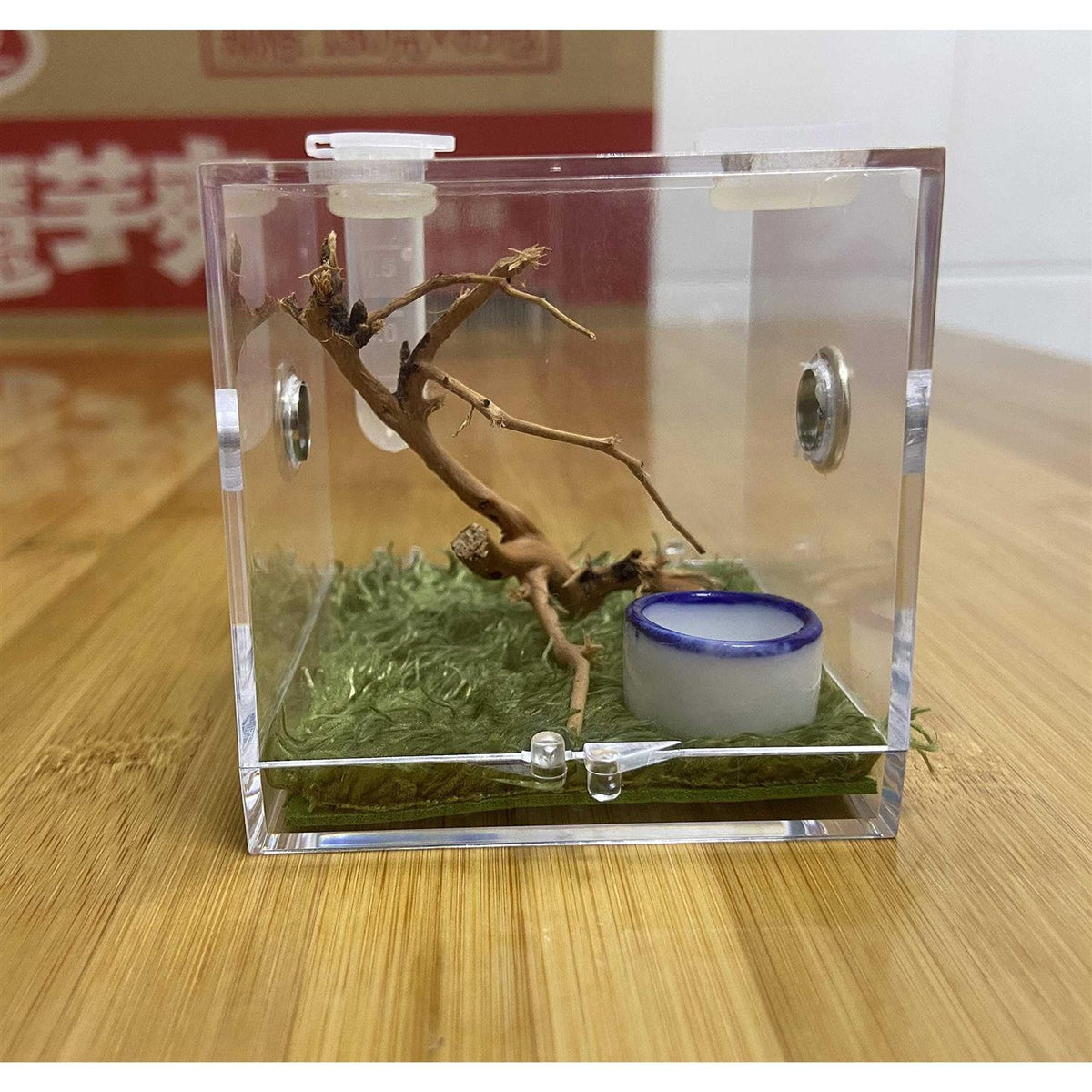 Acrylic Reptile Breeding Box with Dropper Tongs G572952