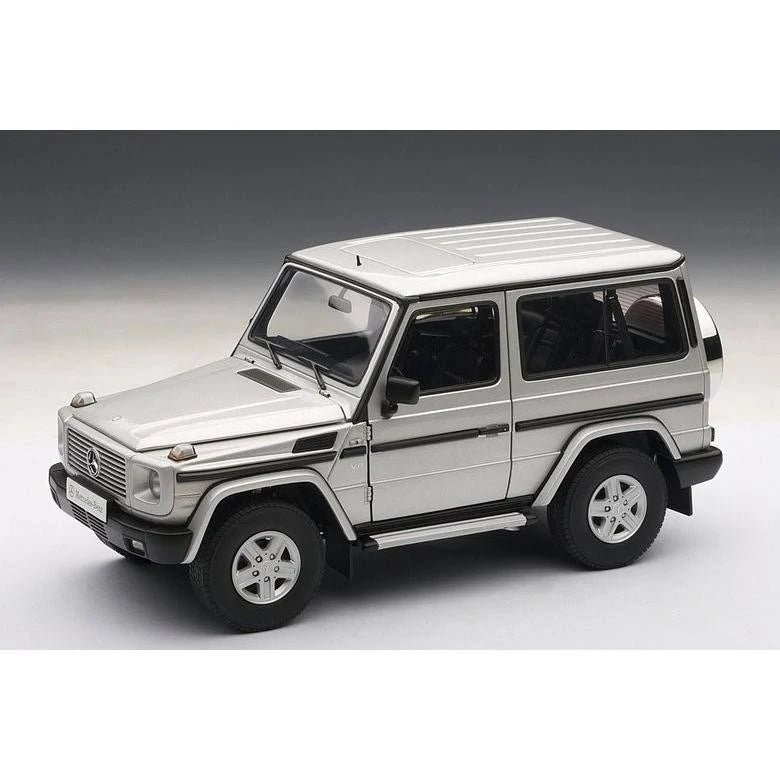 Silver 1/18 Diecast Car Model Z95261