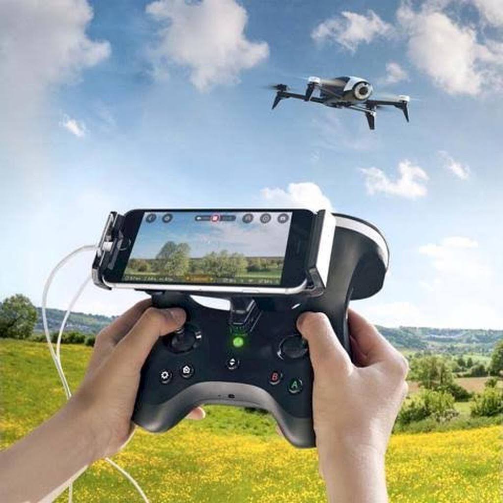 FPV Drone Kit with CockpitGlasses and Skycontroller 2 White W85103
